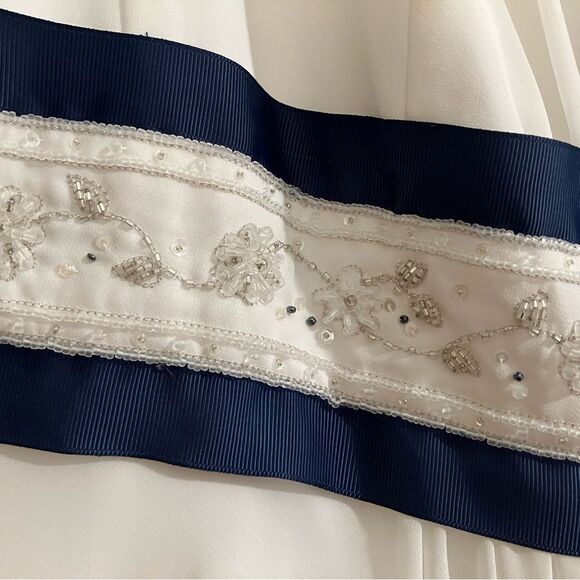 David’s Bridal wedding dress, size 14 W - Picture 2 of 6